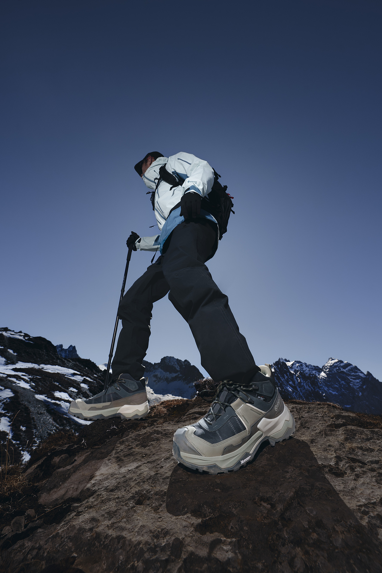 燃点文化｜商业广告｜户外服装骆驼（图ZNDAzODcyMjAw） - 时尚/艺术摄影 - 站酷设计师燃点文化AIRT原创素材 - 站酷ZCOOL