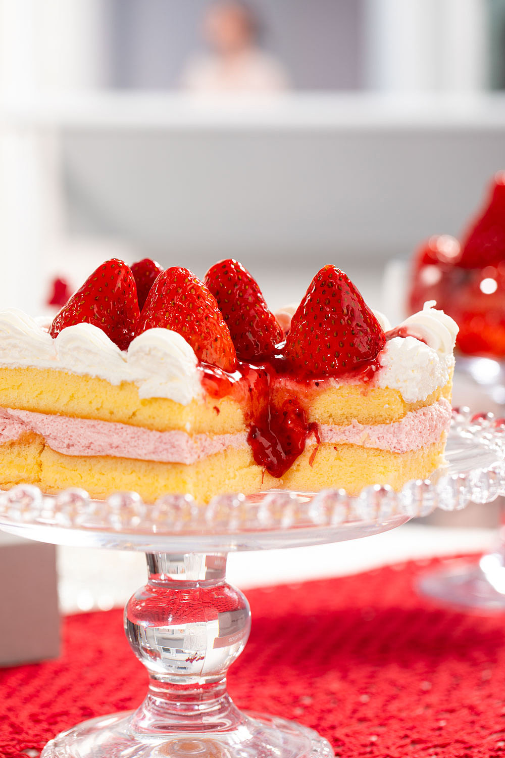 草莓蛋糕拍摄（图ZNDAzOTQ3NTY4） - 产品摄影 - 站酷设计师任尔1234原创素材 - 站酷ZCOOL