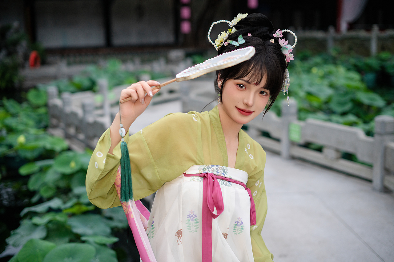 荷花少女（图ZNDAzOTY2ODI0） - 时尚/艺术摄影 - 站酷设计师摄影师森明原创素材 - 站酷ZCOOL