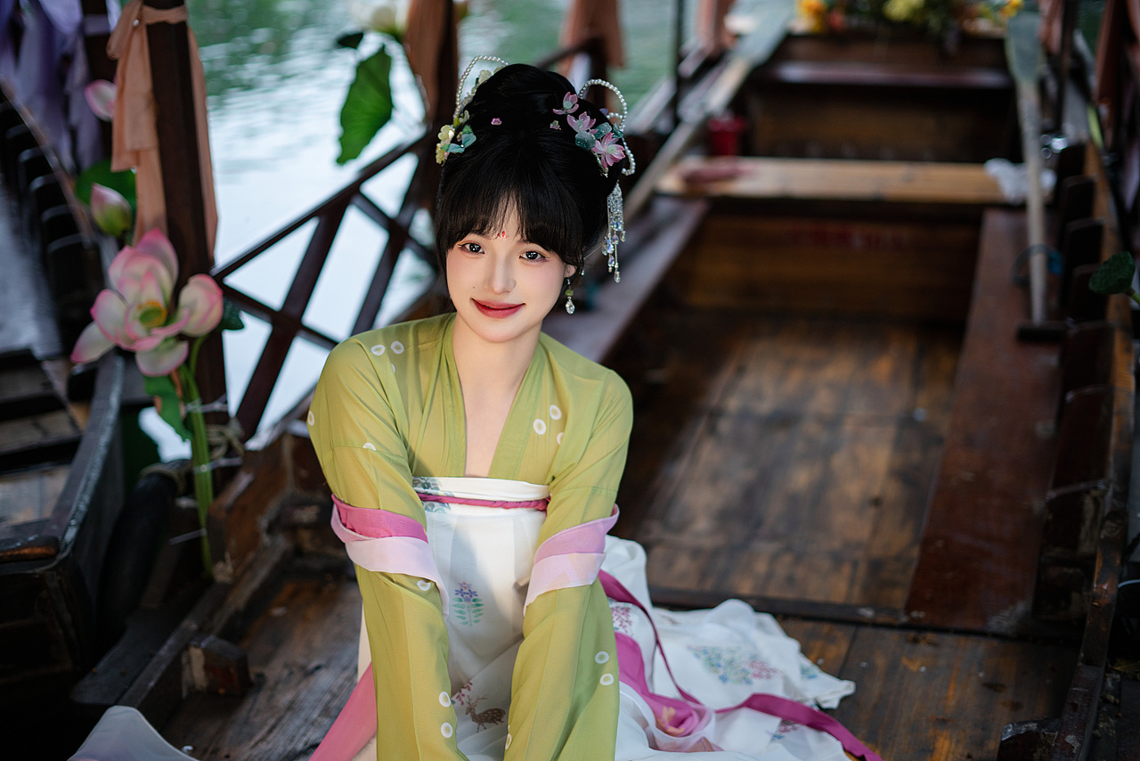 荷花少女（图ZNDAzOTY2NzY4） - 时尚/艺术摄影 - 站酷设计师摄影师森明原创素材 - 站酷ZCOOL