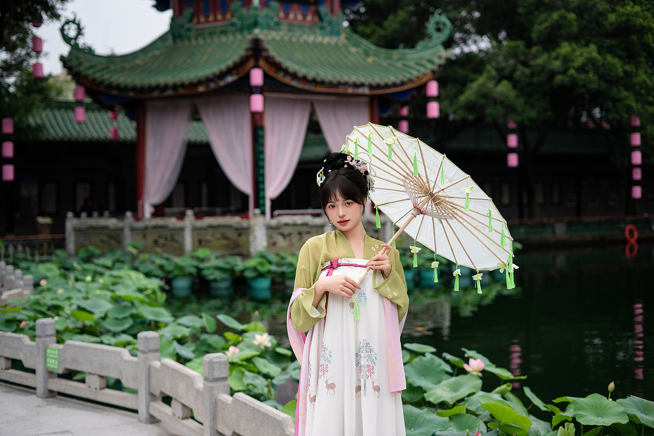 荷花少女（图ZNDAzOTY2ODA4） - 时尚/艺术摄影 - 站酷设计师摄影师森明原创素材 - 站酷ZCOOL