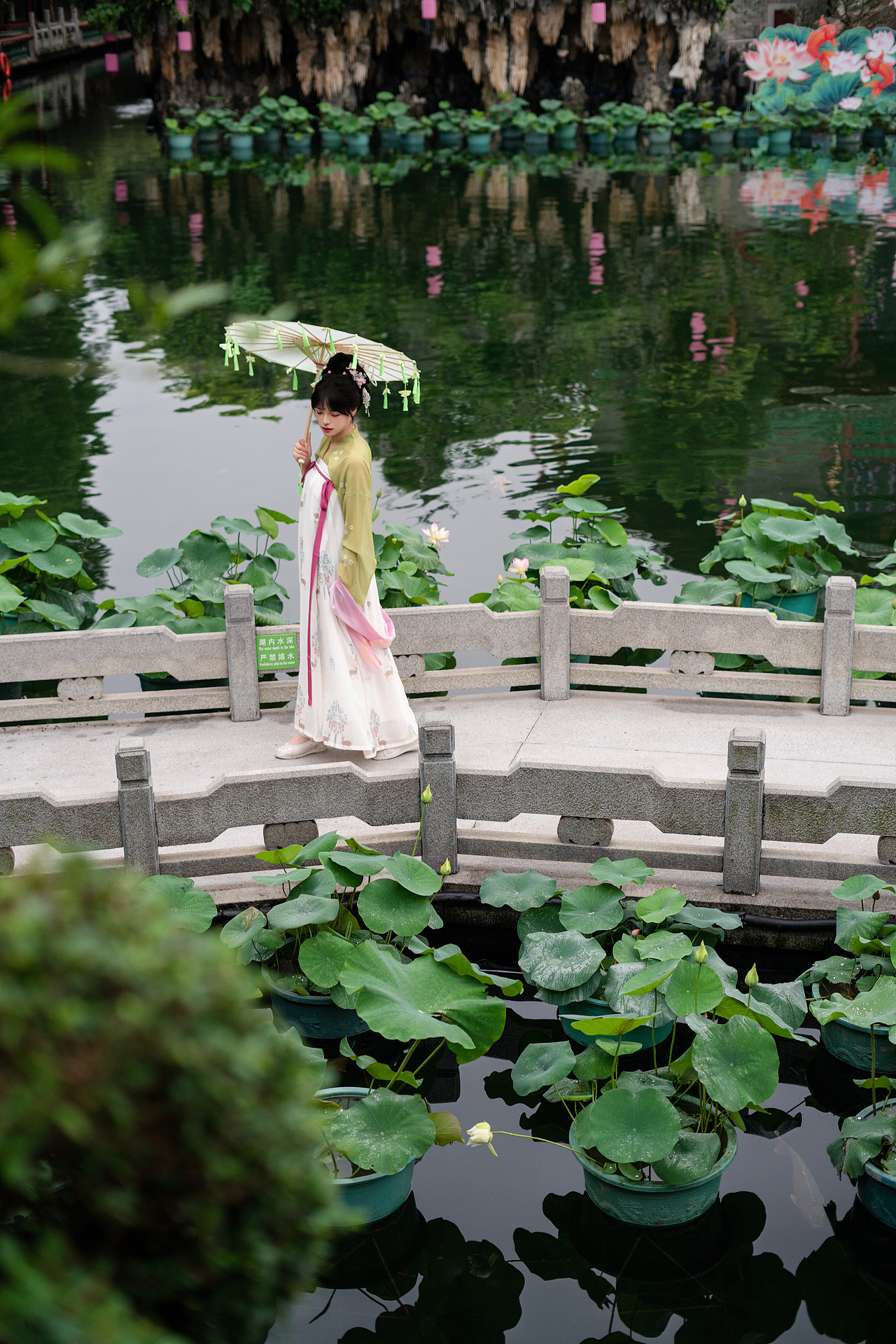 荷花少女（图ZNDAzOTY2ODE2） - 时尚/艺术摄影 - 站酷设计师摄影师森明原创素材 - 站酷ZCOOL