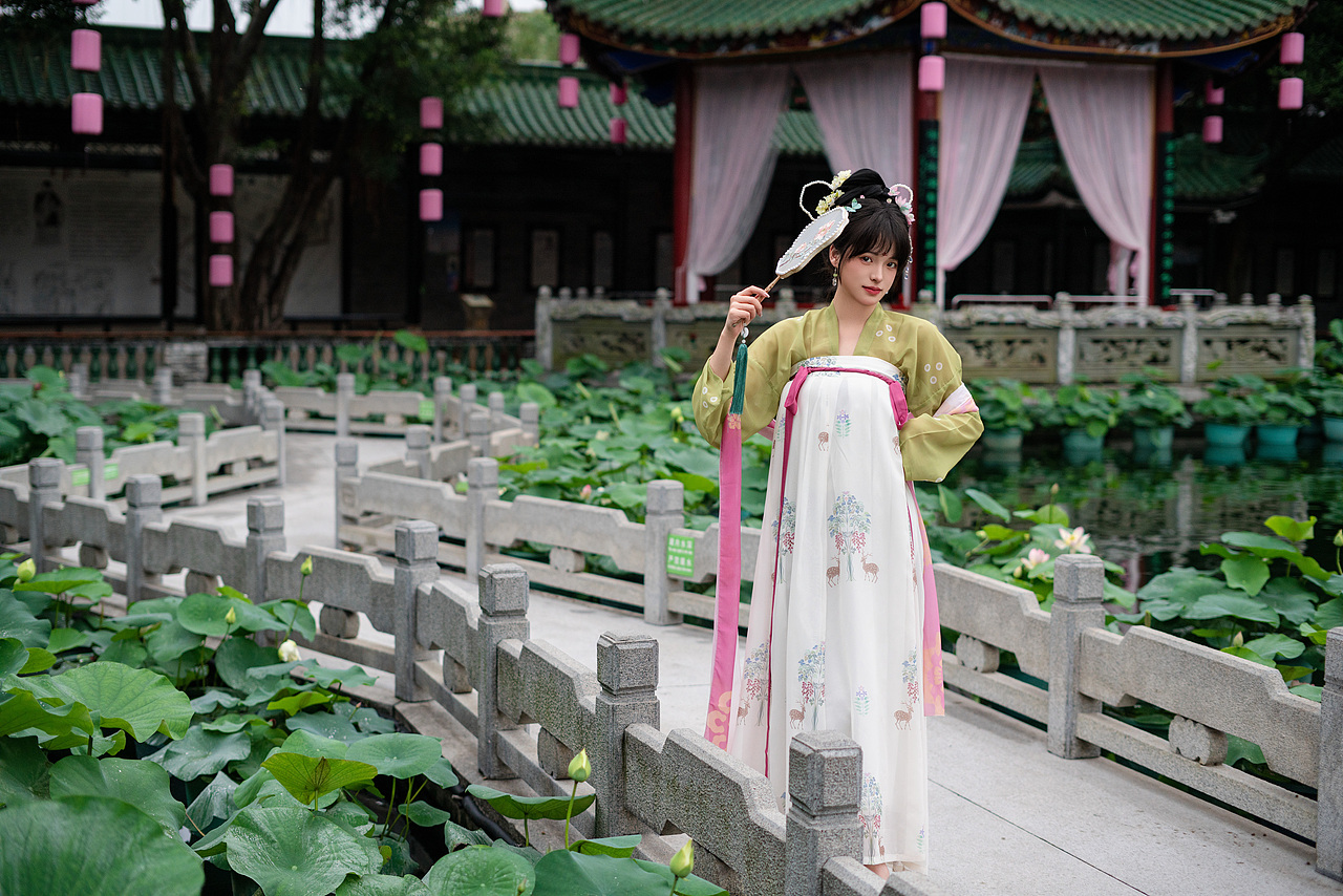 荷花少女（图ZNDAzOTY2ODIw） - 时尚/艺术摄影 - 站酷设计师摄影师森明原创素材 - 站酷ZCOOL