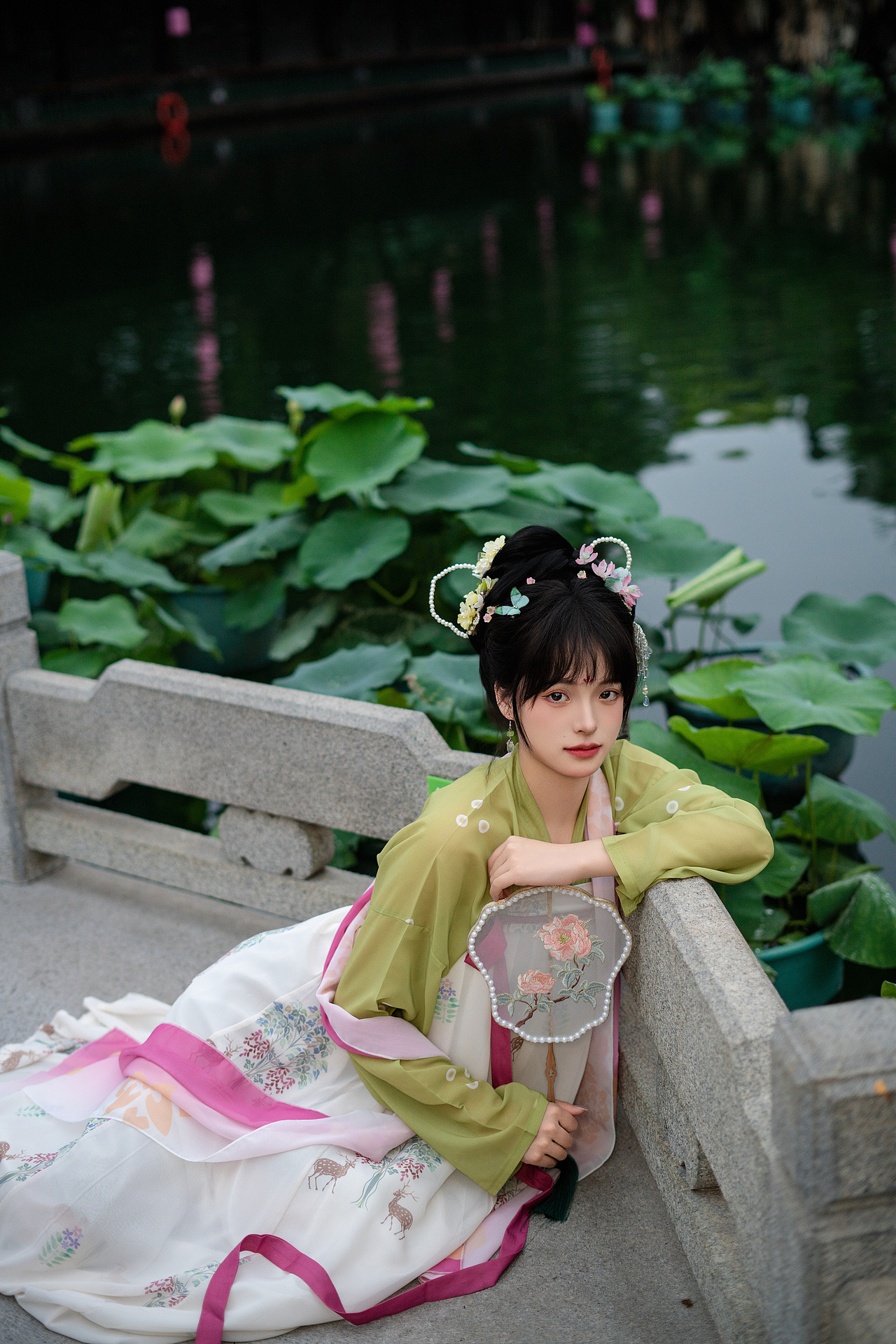 荷花少女（图ZNDAzOTY2ODI4） - 时尚/艺术摄影 - 站酷设计师摄影师森明原创素材 - 站酷ZCOOL