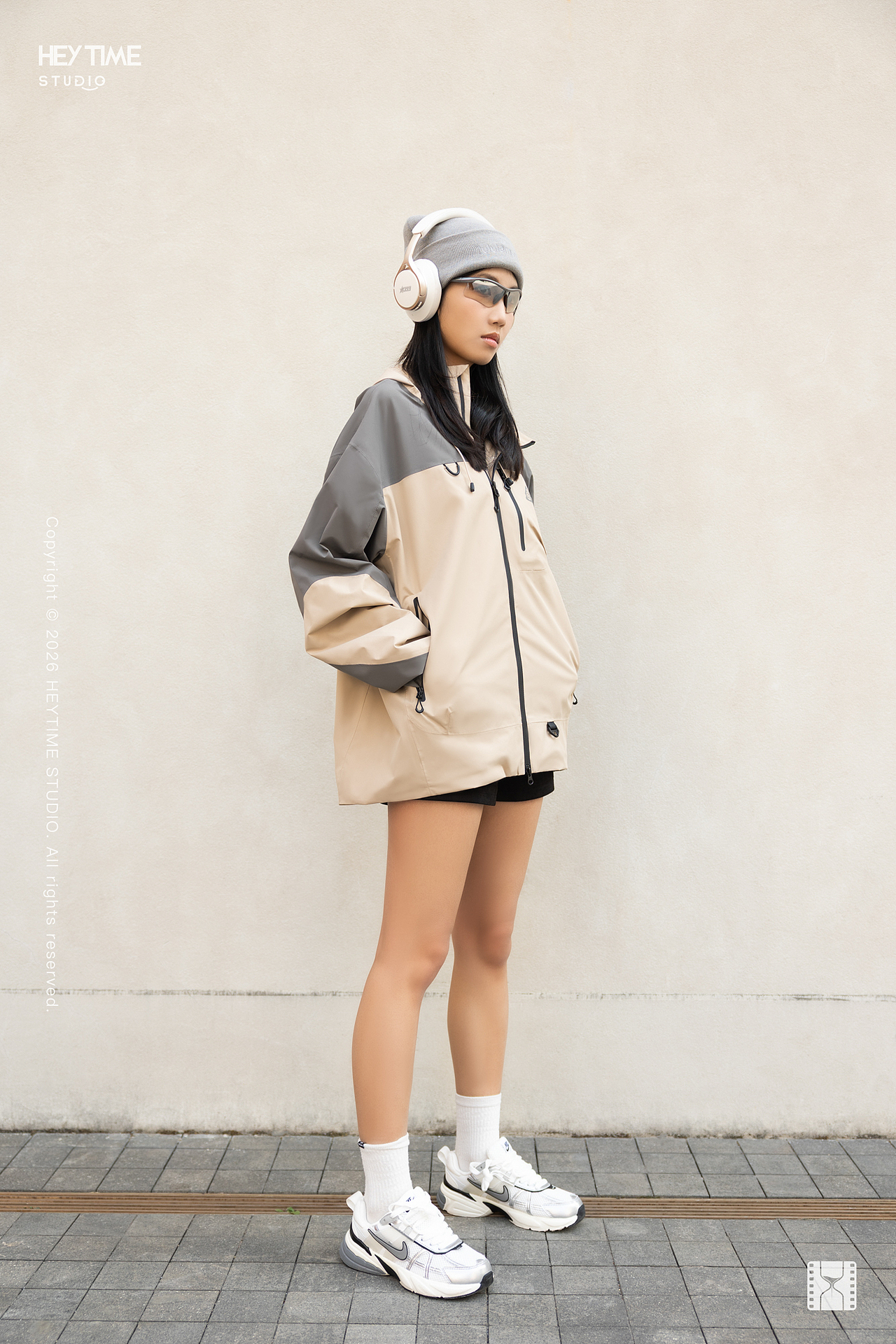 年轻时尚感新年礼盒拍摄｜冲锋衣服装拍摄｜耳机｜春节（图ZNDAzOTY3NjIw） - 产品摄影 - 站酷设计师HeyTime创意原创素材 - 站酷ZCOOL