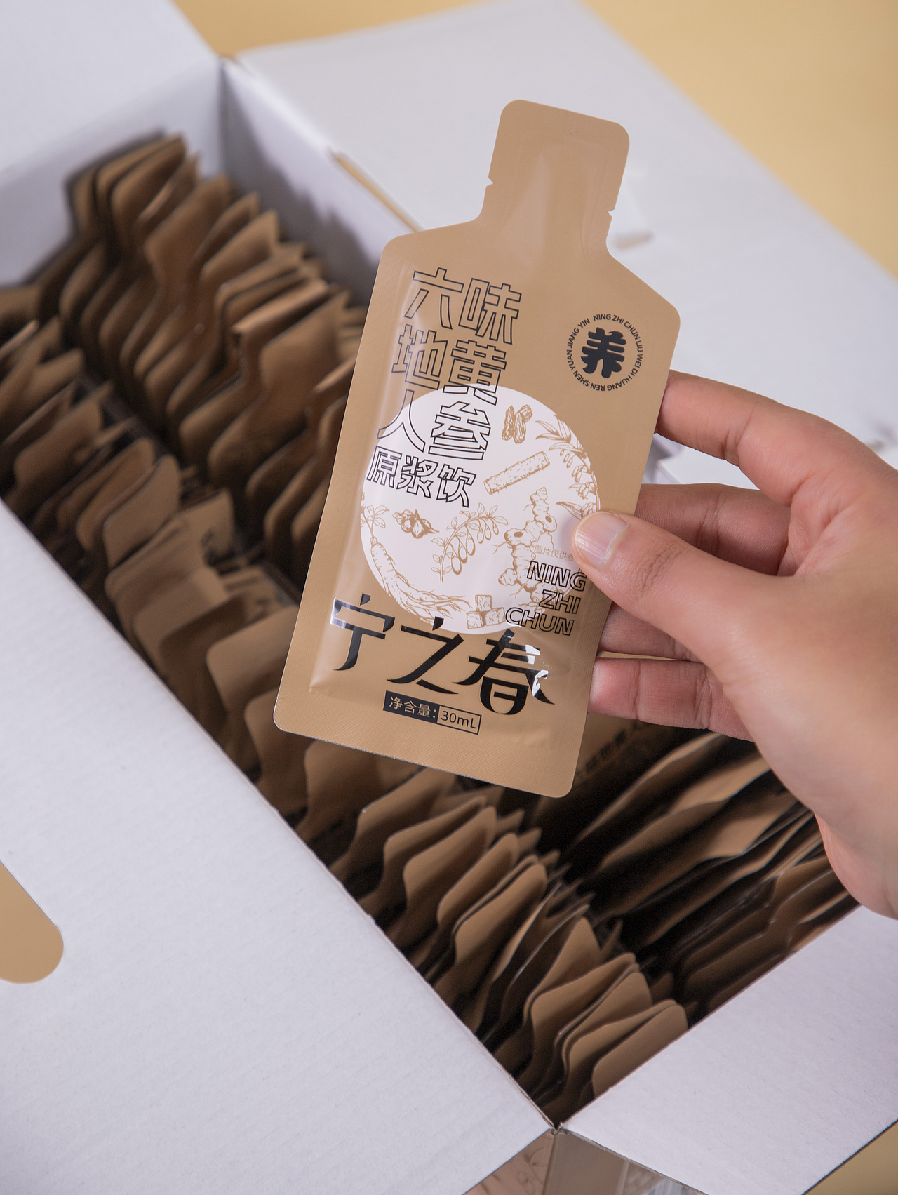 有间|宁之春六味地黄人参原浆饮（图ZNDA0MDQyNzE2） - 产品摄影 - 站酷设计师有间图片社原创素材 - 站酷ZCOOL