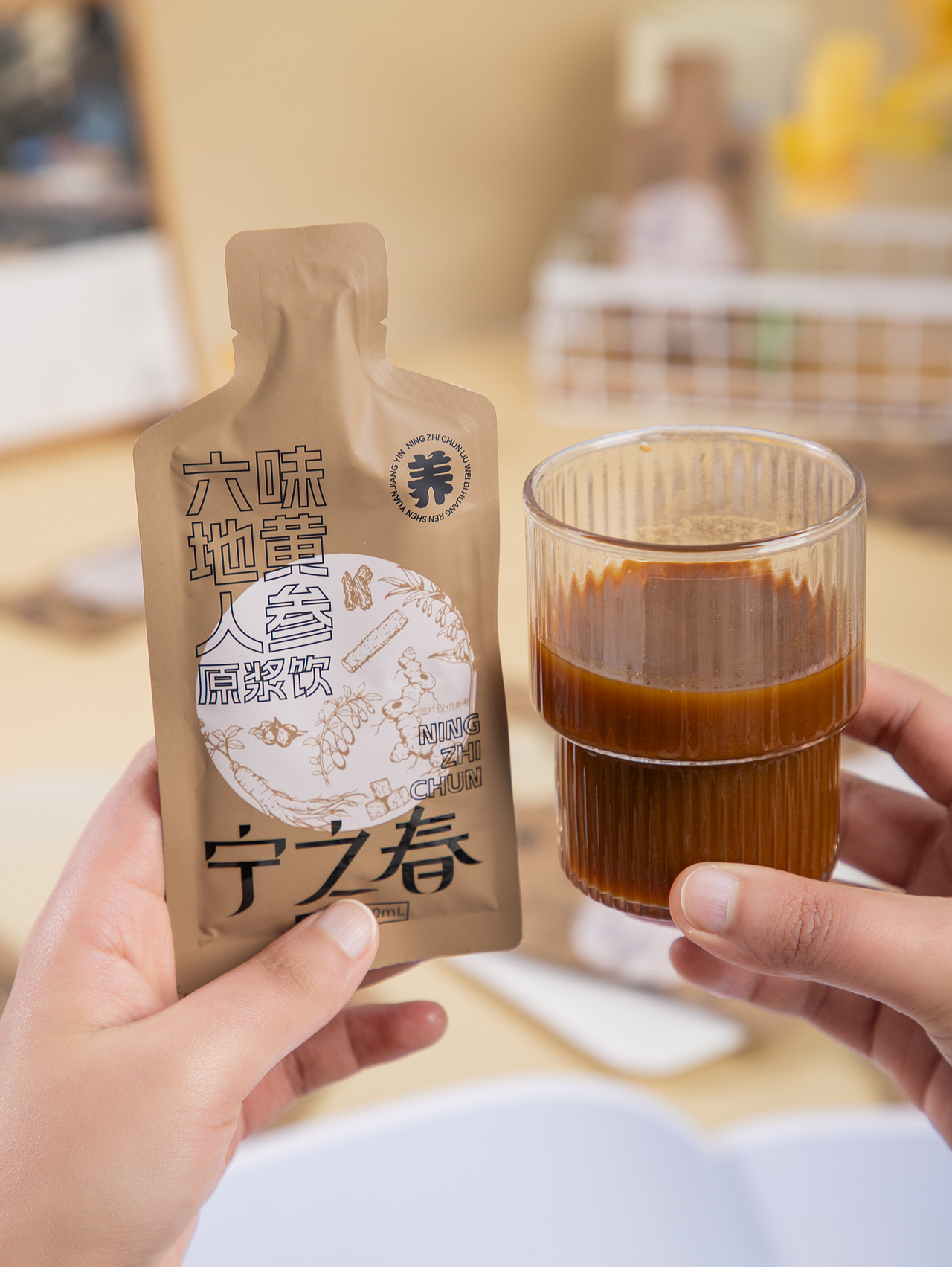 有间|宁之春六味地黄人参原浆饮（图ZNDA0MDQyNzEy） - 产品摄影 - 站酷设计师有间图片社原创素材 - 站酷ZCOOL