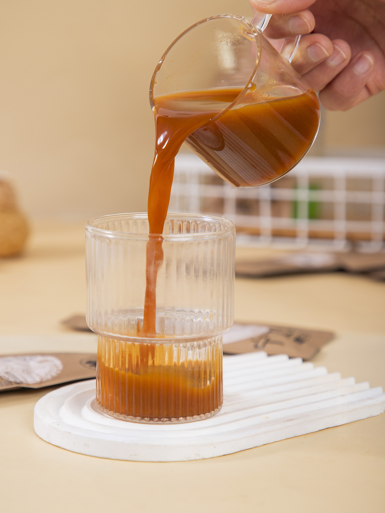 有间|宁之春六味地黄人参原浆饮（图ZNDA0MDQyNjcy） - 产品摄影 - 站酷设计师有间图片社原创素材 - 站酷ZCOOL