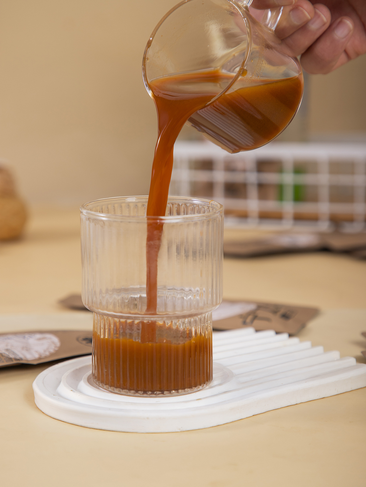 有间|宁之春六味地黄人参原浆饮（图ZNDA0MDQyNjc2） - 产品摄影 - 站酷设计师有间图片社原创素材 - 站酷ZCOOL