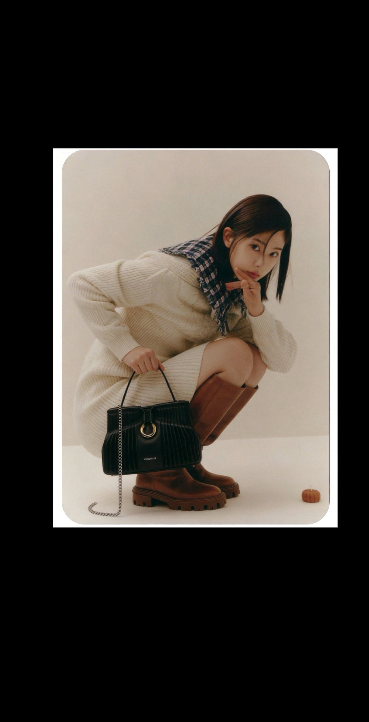 焦糖色褶皱包｜把秋天的温柔背在身上🍂（图ZNDA0MDUwOTY4） - 配饰 - 站酷设计师野生女包设计原创素材 - 站酷ZCOOL