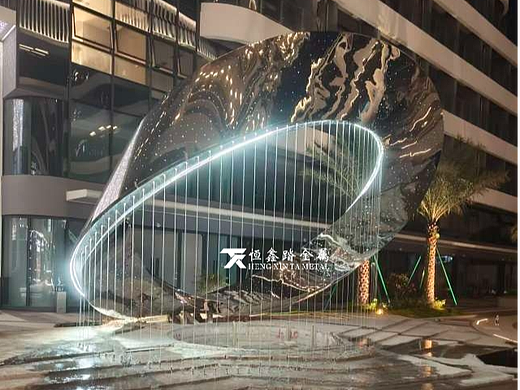 番禺广场装饰镜面不锈钢莫比乌斯环水帘雕塑厂家报价
