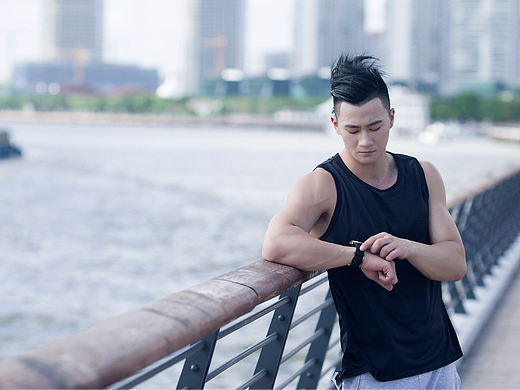 运动党狂喜！跑步终于不用带手机了，这块览邦Watch Ultra智能AI手表能独立通话+听歌