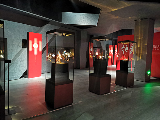 克里克定制展柜：深圳珠宝博物馆的珠光守护者