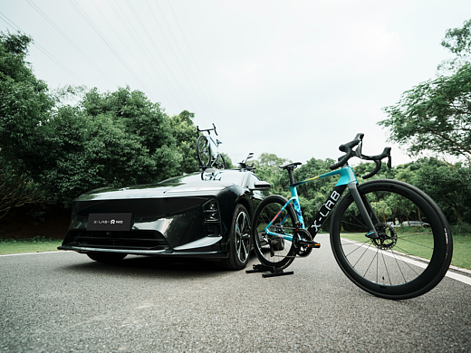 XDS x 蔚来｜W5折叠车 & ET5T 4+2联名片