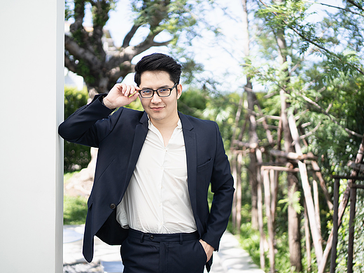 2026年腕上新手表！览邦Watch Ultra评测：独立通信+AI，这才是未来腕机