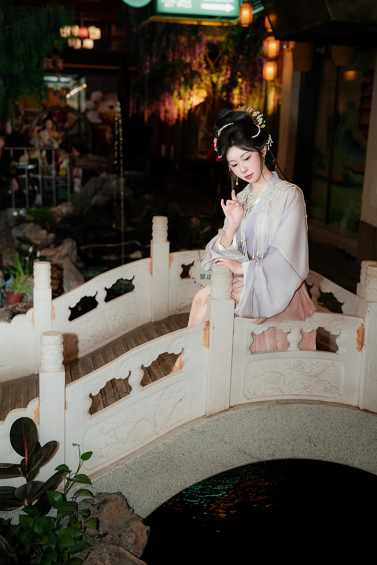 汉服美女，夜景人像。（图ZNDA0MjU1MDI0） - 时尚/艺术摄影 - 站酷设计师摄影师森明原创素材 - 站酷ZCOOL