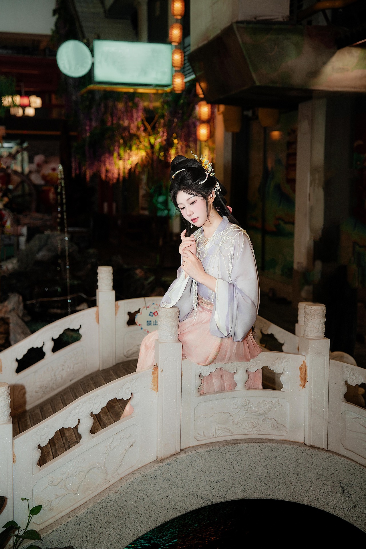 汉服美女，夜景人像。（图ZNDA0MjU1MDUy） - 时尚/艺术摄影 - 站酷设计师摄影师森明原创素材 - 站酷ZCOOL