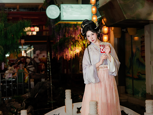 汉服美女，夜景人像。