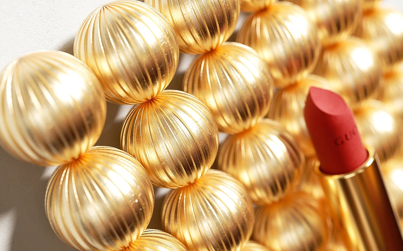 高端美妆包装设计思路：从两大奢牌看懂奢华视觉表达（图ZNDA0MzQwODUy） - 包装 - 站酷设计师宏洛图品牌设计原创素材 - 站酷ZCOOL