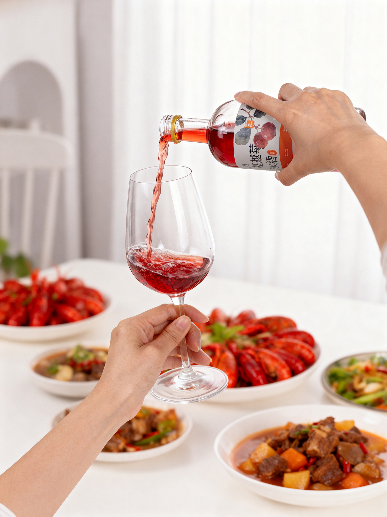 藍(lán)莓蔓越莓冰酒（圖ZNDA0Mzk0MDAw） - 產(chǎn)品攝影 - 站酷設(shè)計師馬思諾原創(chuàng)素材 - 站酷ZCOOL