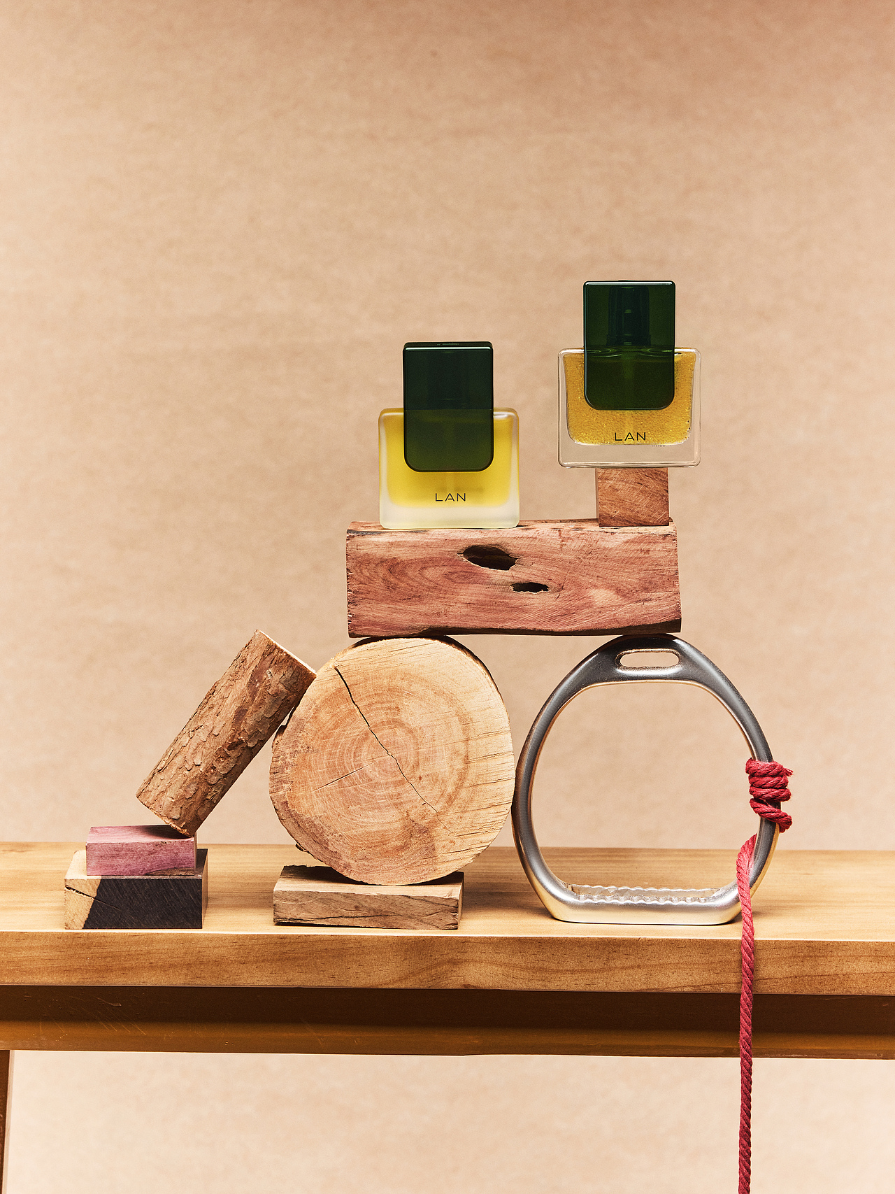 LAN 美妆静物修图（图ZNDA0NDU5NDA4） - 产品摄影 - 站酷设计师修图LINGXU原创素材 - 站酷ZCOOL