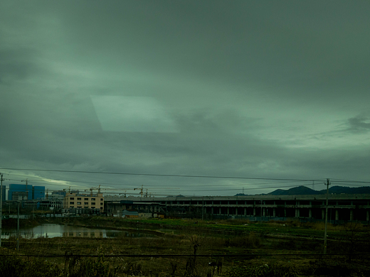 火车上的风景-阴天