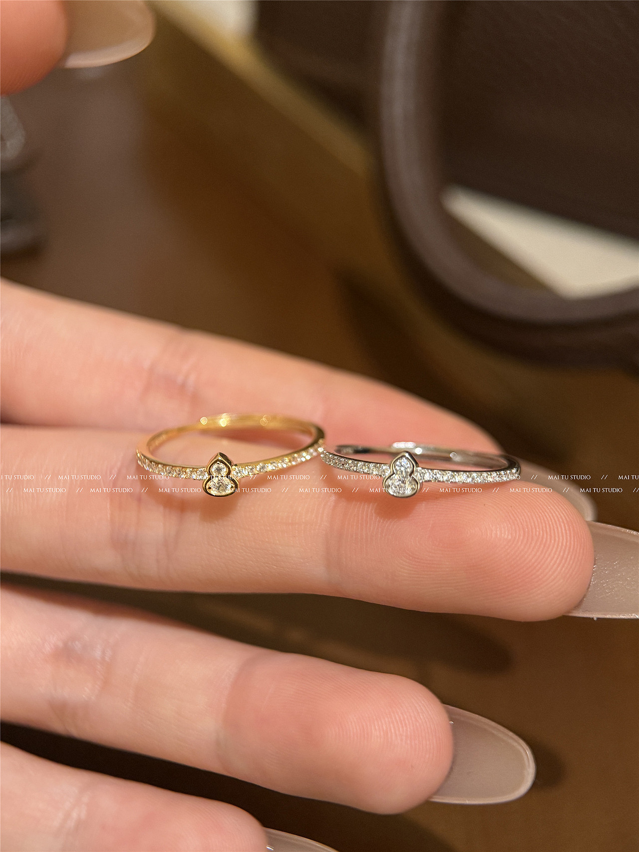 轻奢饰品拍摄 珠宝饰品模特拍摄 义乌饰品首饰手模拍照（图ZNDA0NTQ2NjM2） - 产品摄影 - 站酷设计师义乌麦图摄影官网原创素材 - 站酷ZCOOL