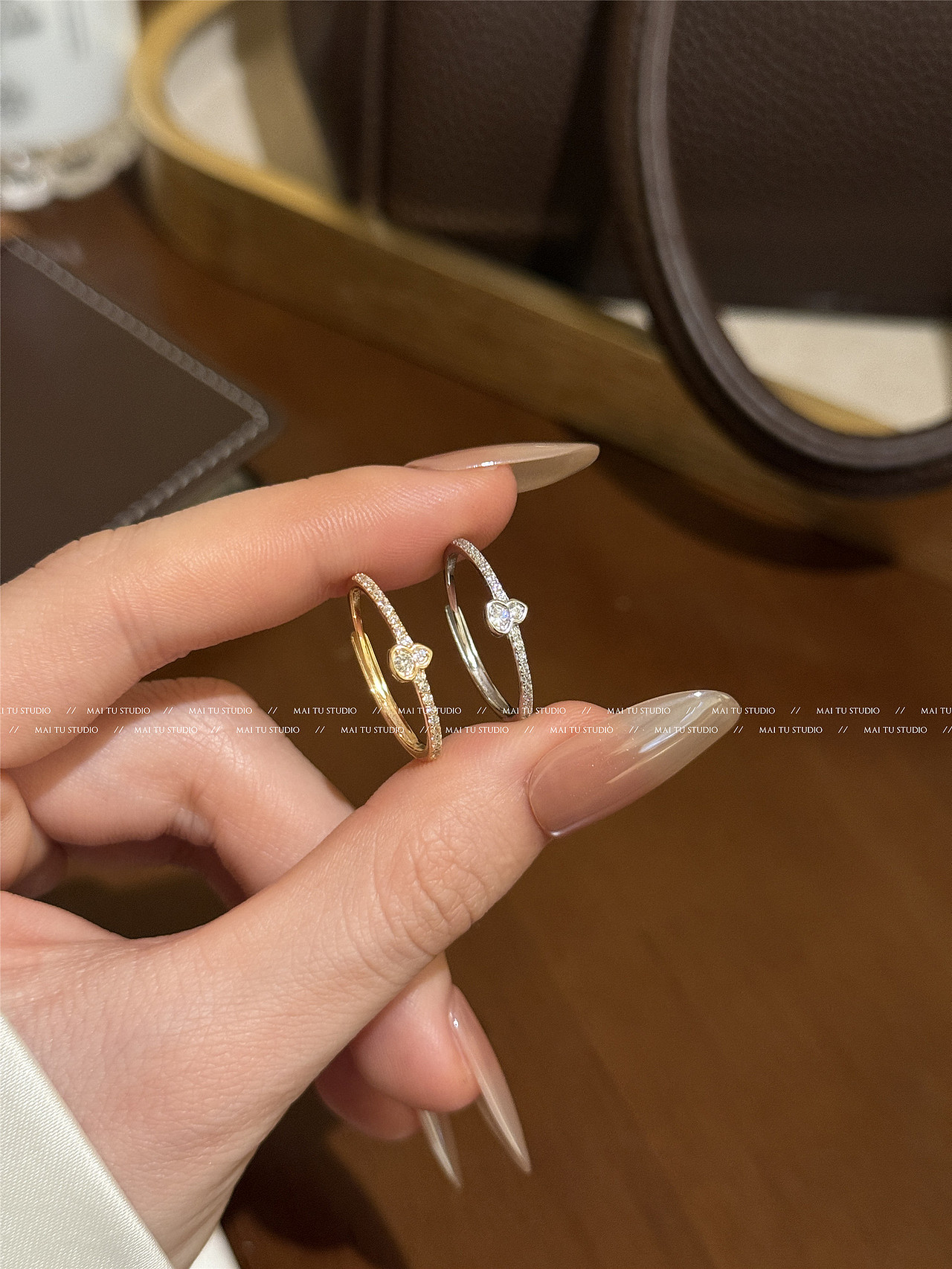 轻奢饰品拍摄 珠宝饰品模特拍摄 义乌饰品首饰手模拍照（图ZNDA0NTQ2NjQw） - 产品摄影 - 站酷设计师义乌麦图摄影官网原创素材 - 站酷ZCOOL