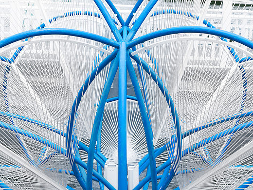 对称的建筑结构----现代艺术的呈现