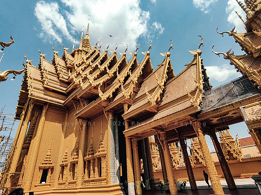 金碧辉煌的堆砌｜Wat Chan Tawan Tok