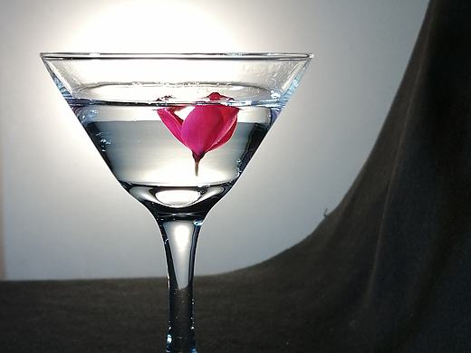 《日常里的“摄影眼”：从一杯酒杯，看见平凡的（个人主页-ZNzMzNjM5NzI=） - 时尚/艺术摄影 - 站酷设计师摄影师国庆原创素材 - 站酷ZCOOL