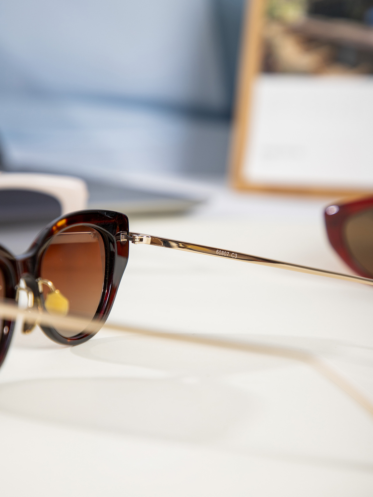 有间|FolliFollie赫本假日猫眼太阳镜60807（图ZNDA0NjUwNTYw） - 产品摄影 - 站酷设计师有间图片社原创素材 - 站酷ZCOOL