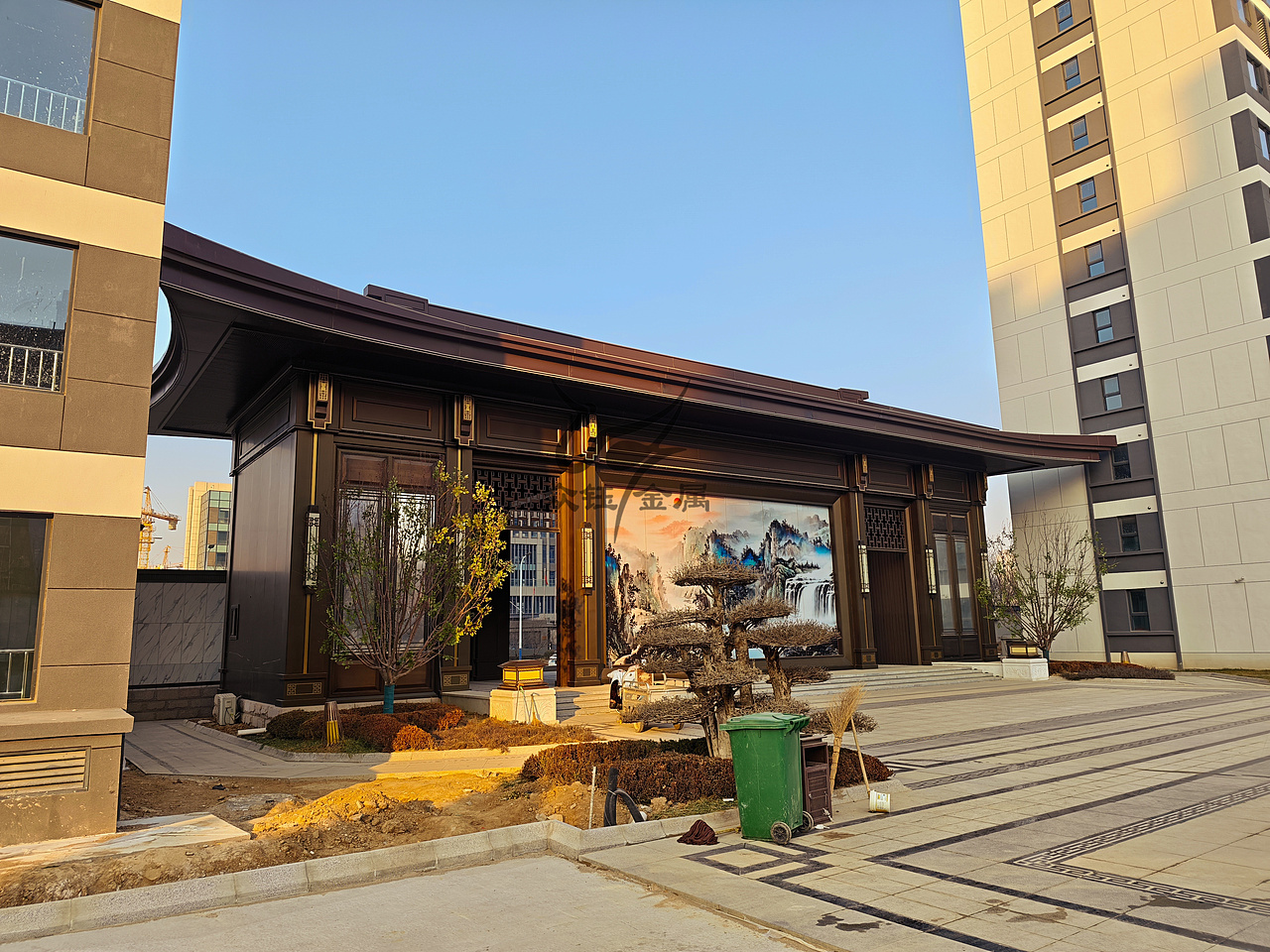 定制不锈钢售楼部弧形大门 商业地产入户门楼工程承接（图ZNDA0NjY4NTIw） - 其他工业/产品 - 站酷设计师艺术金属原创素材 - 站酷ZCOOL