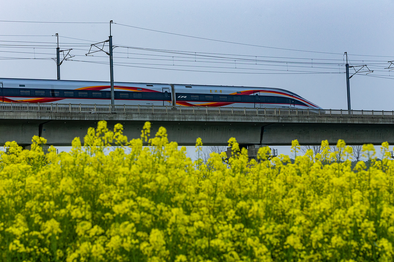 开往春天的列车（图ZNDA0NzE2OTY0） - 风光摄影 - 站酷设计师逐風原创素材 - 站酷ZCOOL