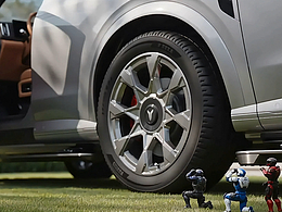 岚图X8《微观巨兽：降维打击》