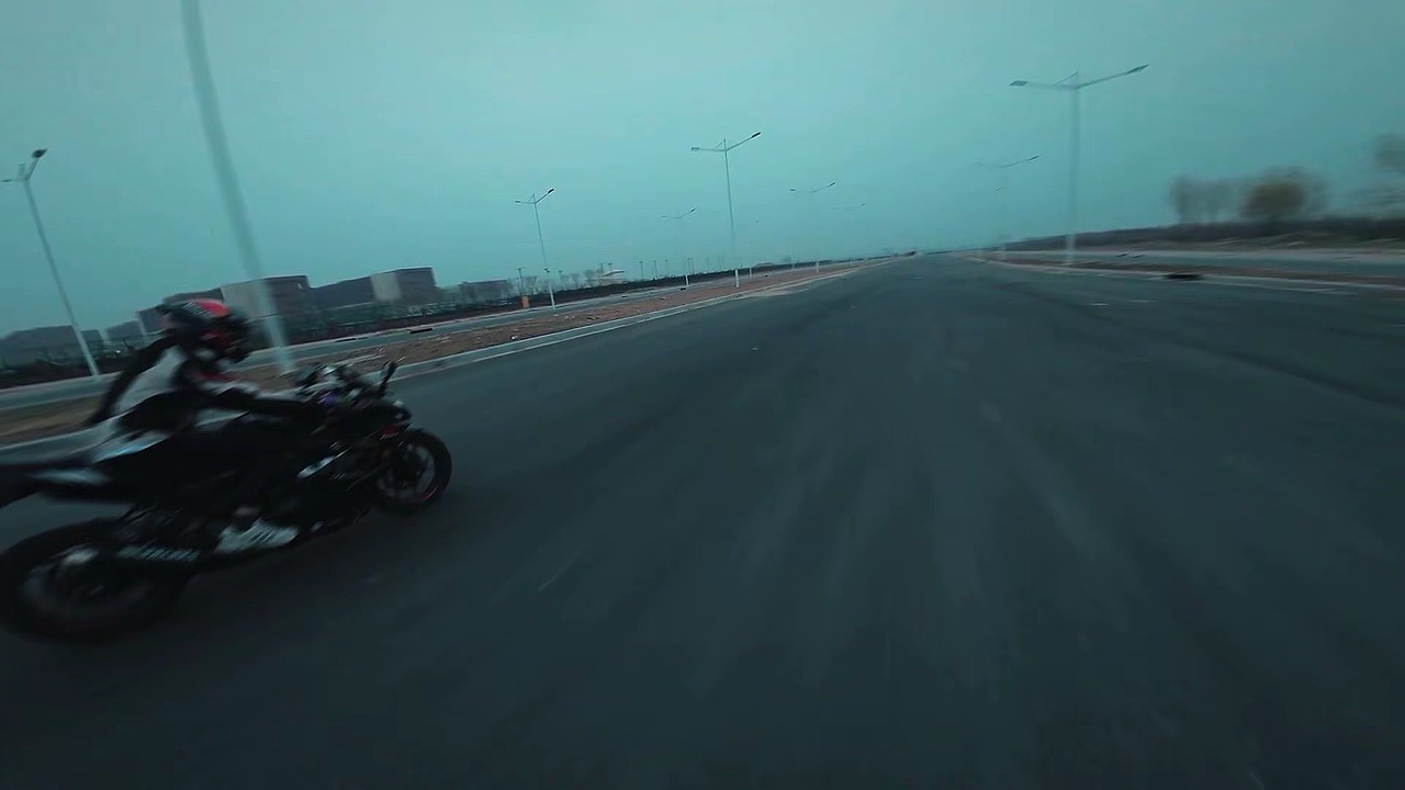 let'sgo，穿越机和机车的组合真的绝了!（图ZNDA0ODQxMjAw） - 其他影视 - 站酷设计师珲簜king原创素材 - 站酷ZCOOL