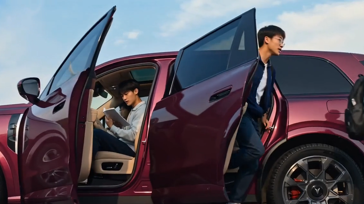 《空間，自成世界》（圖ZNDA0ODYxOTAw） - AI作品 - 站酷設(shè)計(jì)師花瓣外交部原創(chuàng)素材 - 站酷ZCOOL