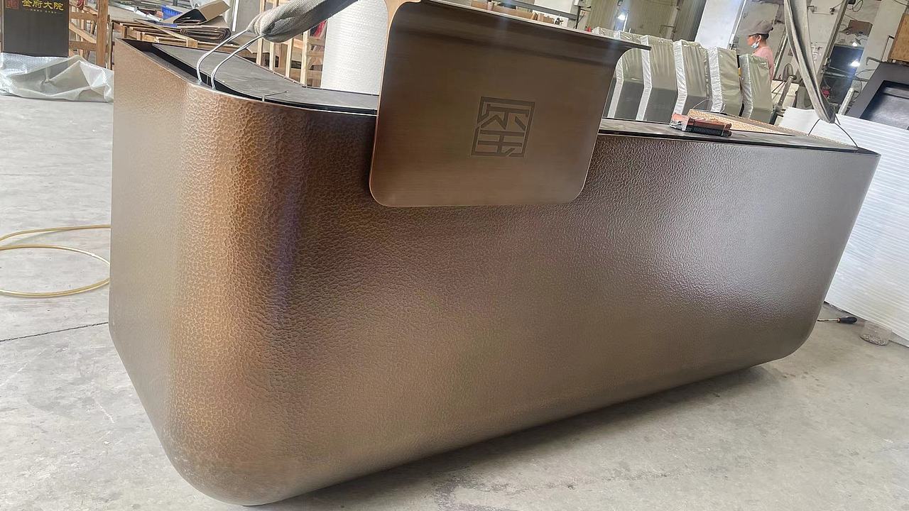 液态表面锤纹不锈钢吧台 玫瑰金黑钛 商业广场前台（图ZNDA0OTQ3NjMy） - 其他工业/产品 - 站酷设计师艺术金属原创素材 - 站酷ZCOOL