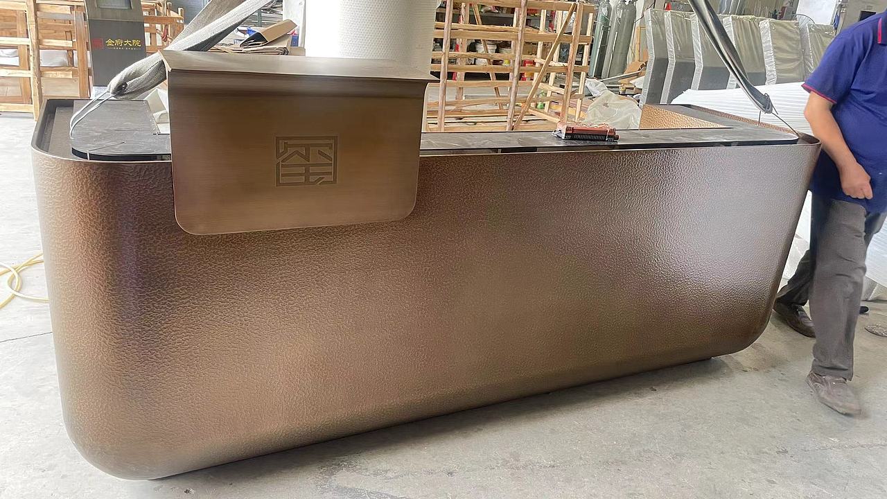 液态表面锤纹不锈钢吧台 玫瑰金黑钛 商业广场前台（图ZNDA0OTQ3NjM2） - 其他工业/产品 - 站酷设计师艺术金属原创素材 - 站酷ZCOOL