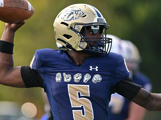 5G联网头盔，借助AR+HUD技术，给听障球员装上第三只眼