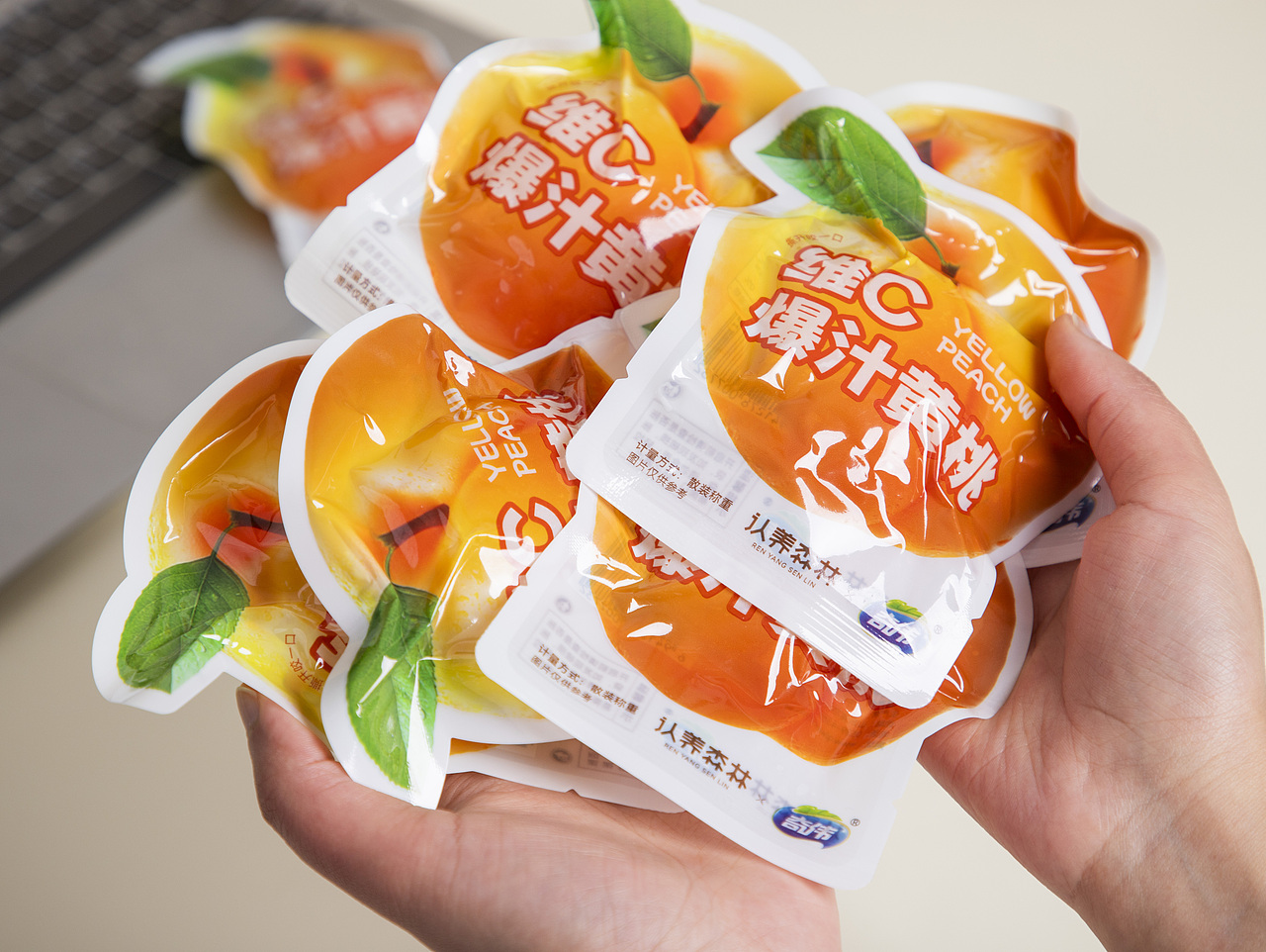 有间|认养森林维C爆汁黄桃（图ZNDA1MDE3NDU2） - 产品摄影 - 站酷设计师有间图片社原创素材 - 站酷ZCOOL