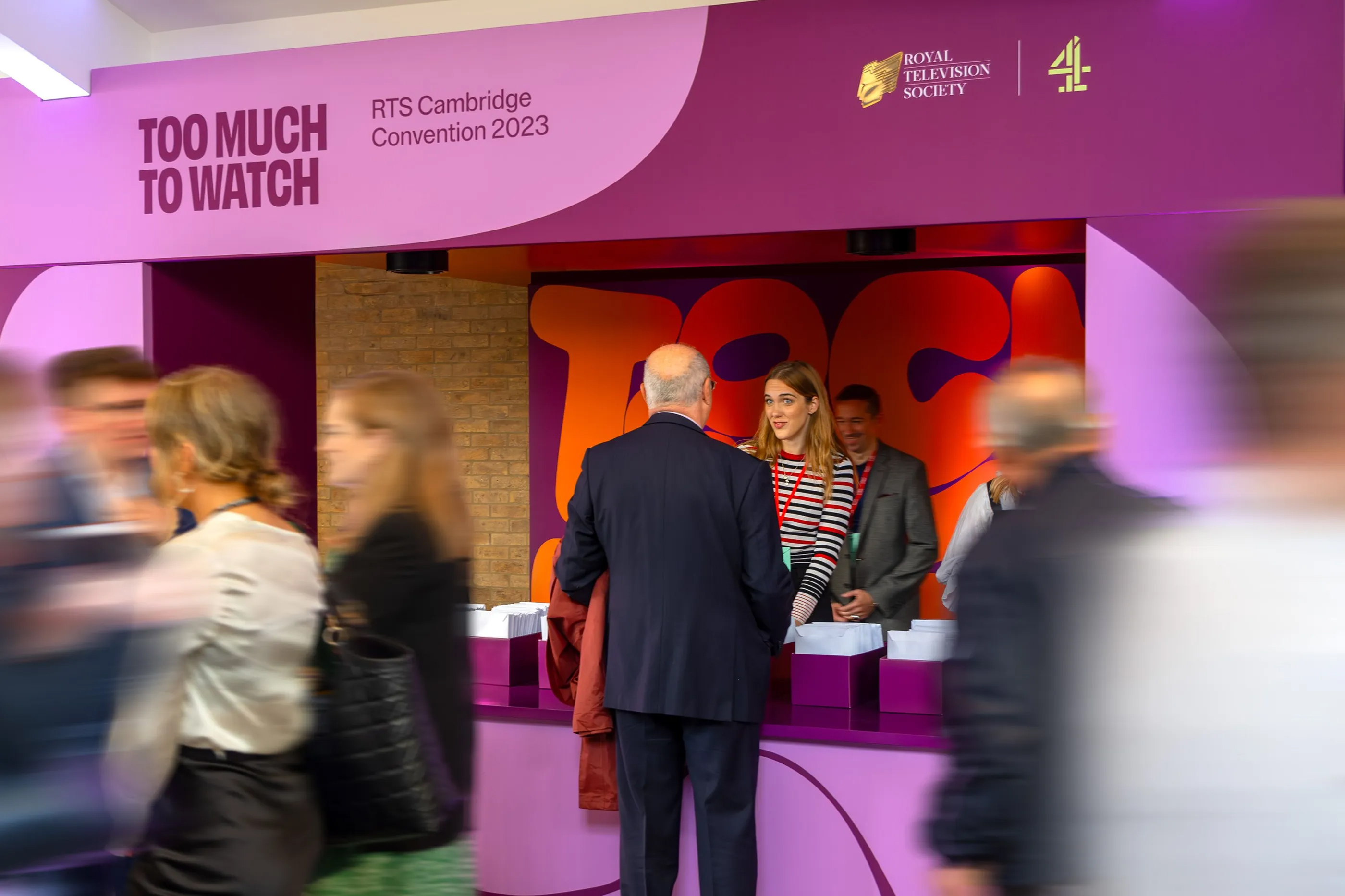 Too Much To Watch-英国皇家电视学会活动主视觉设计 | 365天的好设计 NO.175（图ZMTU1MTYwNDg=） - 观点 - 站酷设计师365天的好设计原创素材 - 站酷ZCOOL