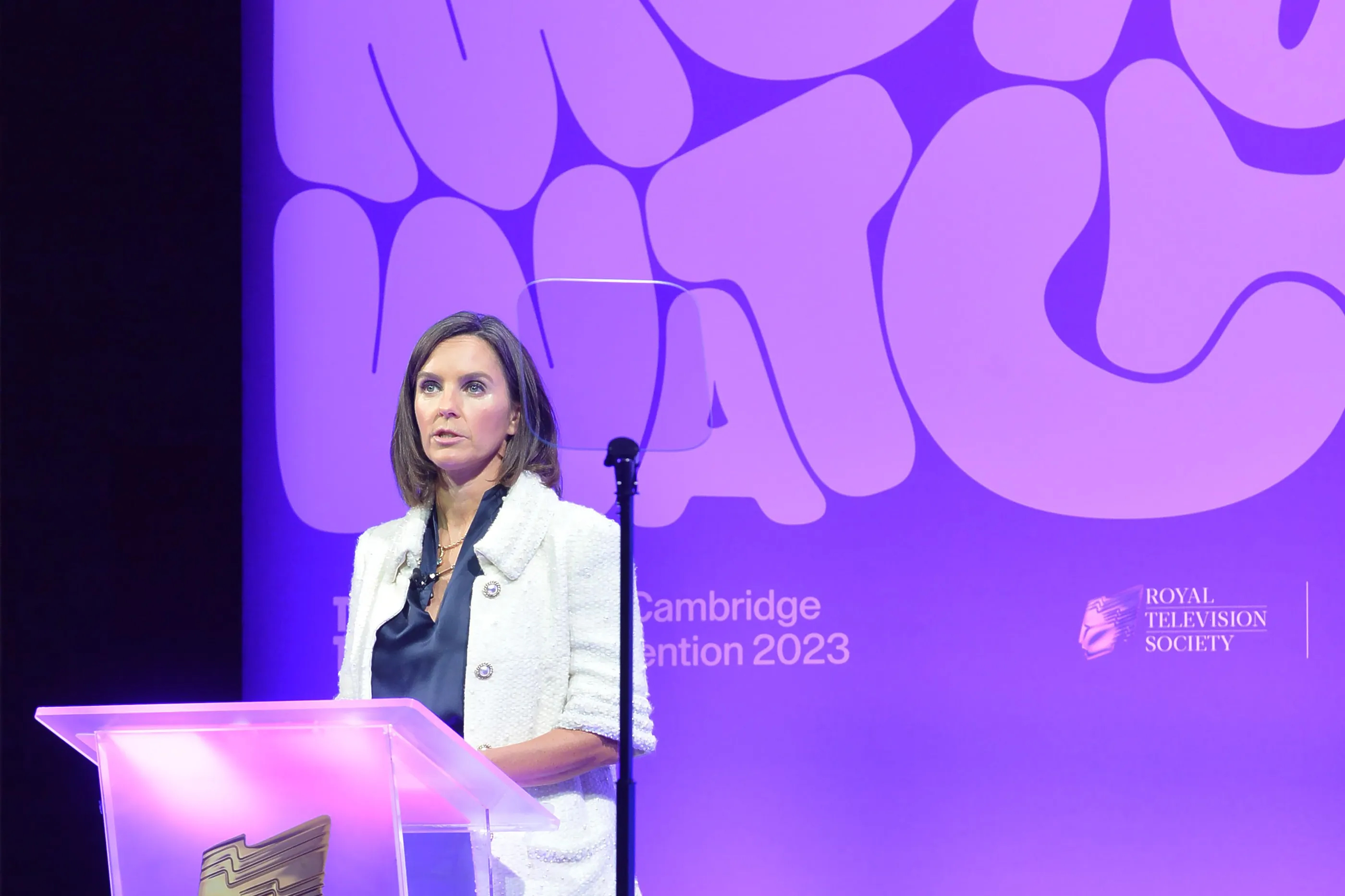 Too Much To Watch-英国皇家电视学会活动主视觉设计 | 365天的好设计 NO.175（图ZMTU1MTYwNjA=） - 观点 - 站酷设计师365天的好设计原创素材 - 站酷ZCOOL