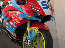 中国摩托车品牌张雪机车在世界超级摩托车锦标赛