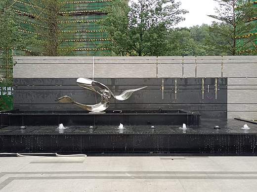 不锈钢飘带雕塑设计定制公司