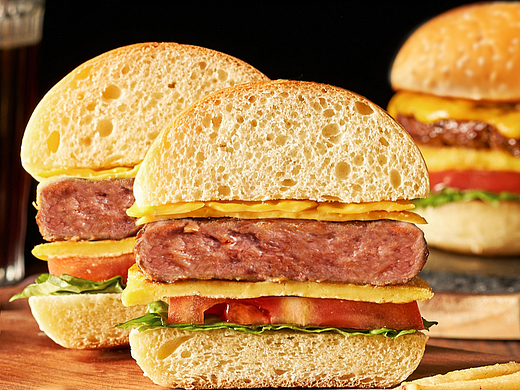 牛肉餅漢堡（個人主頁-ZNzM0MTEyNDQ=） - 美食攝影 - 站酷設(shè)計師安大略原創(chuàng)素材 - 站酷ZCOOL