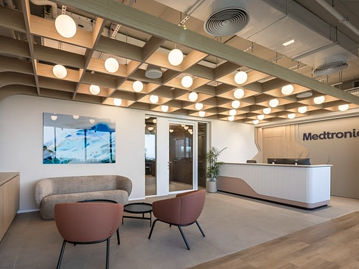 办公楼装修：中性色彩与天然材质 平衡专注力与开放沟通