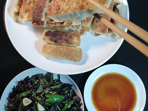 餐桌上的静物诗--锅贴