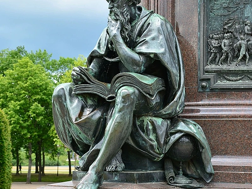 玻璃钢仿铜人物雕塑