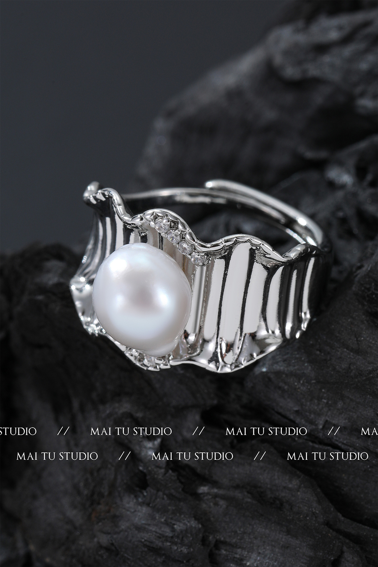 高级感戒指丨项链丨黑底丨静物图丨麦图摄影（图ZNDA1MTk3NjE2） - 产品摄影 - 站酷设计师麦图商业摄影原创素材 - 站酷ZCOOL